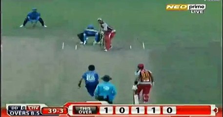 Brillient Catch of Yasir Shah on his own Ball