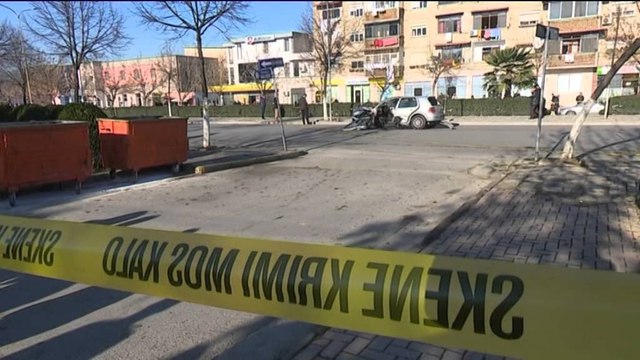 SHPERTHEN NJE MAKINE NE ECJE E SIPER DYSHOHET PER REKSPLOZIV PLAGOSET SHOFERI LAJM