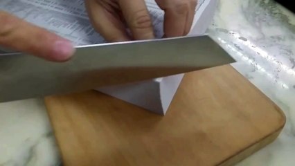 ¿Podrá cortar con este cuchillo japonés una guía telefónica?
