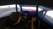 Un pilote de Rallye conduit sur un simulateur - Jeu video plus vrai que nature