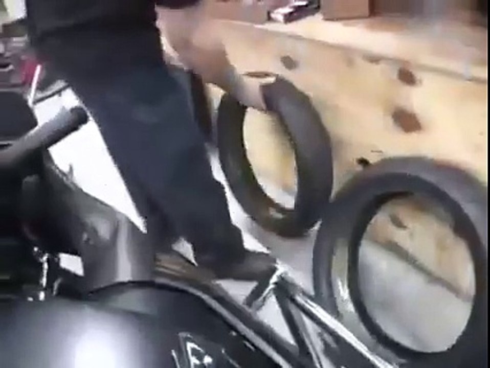 Um pneu que não fura, era tudo que esperavamos.