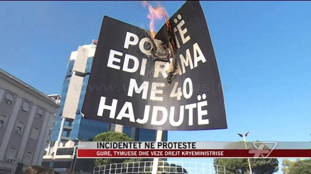 Protestuesit i venë zjarrin bunkerit - News, Lajme - Vizion Plus