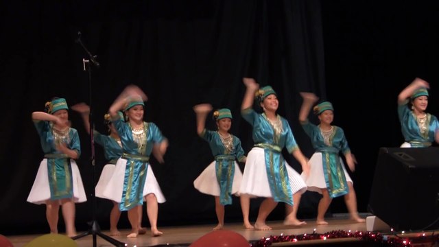 Hmong Dancers Hiram Johnson Culture