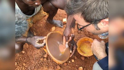 Au cœur d'une mine d'or clandestine de Côte d'Ivoire