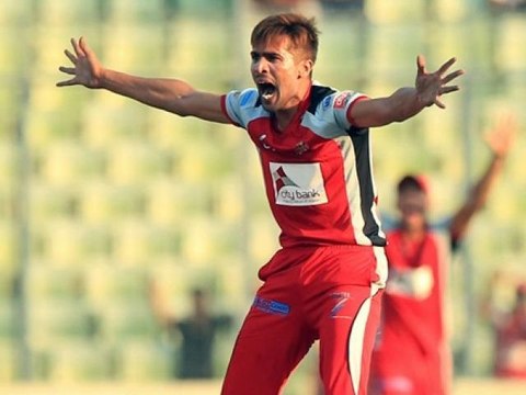 Muhammad Amir Took Wicket of Muhamamd Hafeez in BPL