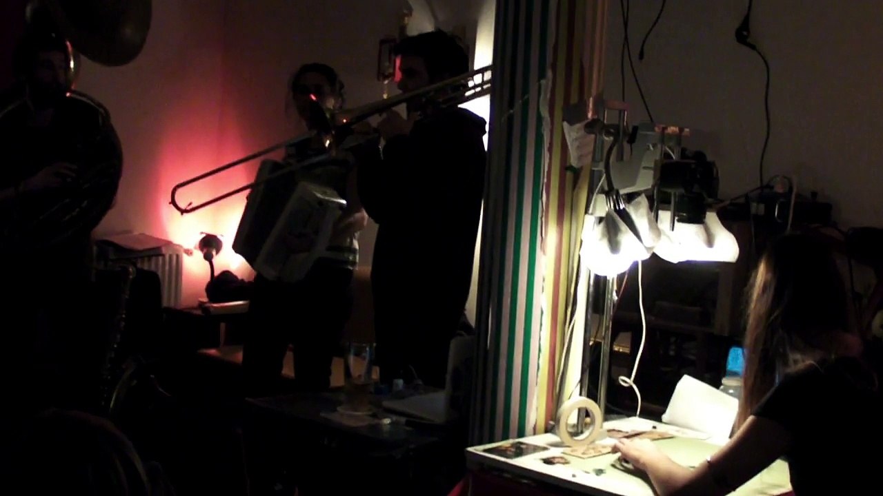 Performance d'Alice Ringot au Pol'Art Café