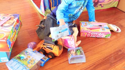 GIANT SURPRISE CASTLE Sofia The First Frozen Baby Alive Wolrds Largest Biggest Surprise Toys