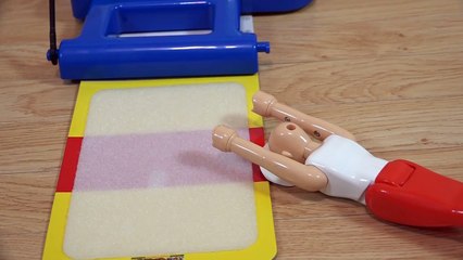 体操競技にチャレンジ？！大車輪てつぼうくんでアンパンマンが飛ぶ