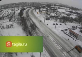 Time Lapse: KamAZ Vehicle Hits a Post in the Snow