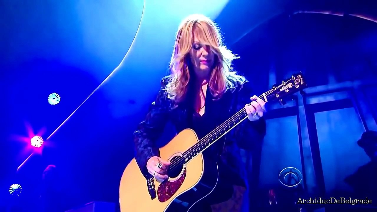 Il y a 44 ans, il a écrit cette chanson. Aujourd'hui, il pleure quand il entend cette femme la chanter!