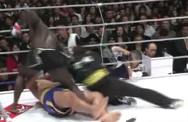 Mark Hunt Get's Knocked Out Cold By A Middleweight