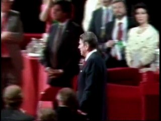 O século do Ego - Parte 4 de 4 - Oito pessoas bebendo vinho em Kettering