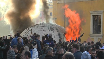 MEDIAT E HUAJA PASQYROJNE PROTESTEN