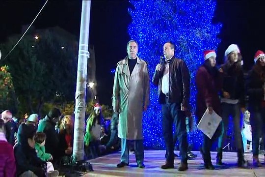 Άναψε το χριστουγεννιάτικο δέντρο στη Λαμία