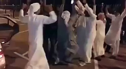 pakistani shekh late night show enjoy on road on punjabi song and dance