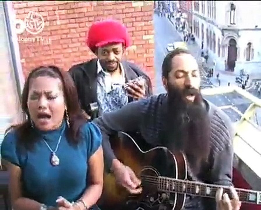 DENGUE FEVER - TIGER PHONE CARD (live) (BalconyTV)