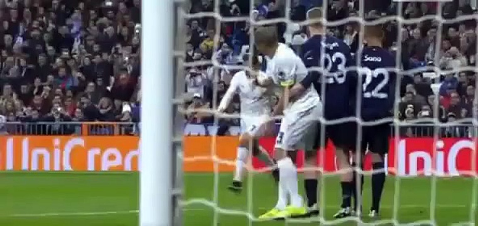 Cristiano Ronaldo Amazing Free Kick Goal   Real Madrid 3 0 Malmo FF   UCL   08 12 2015