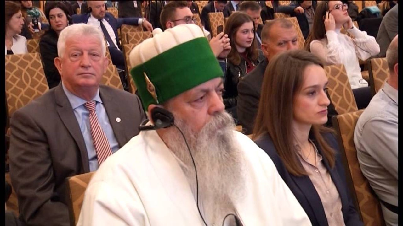 Rënia e komunizmit. Kerry, Merkel dhe Papa urojnë shqiptarët