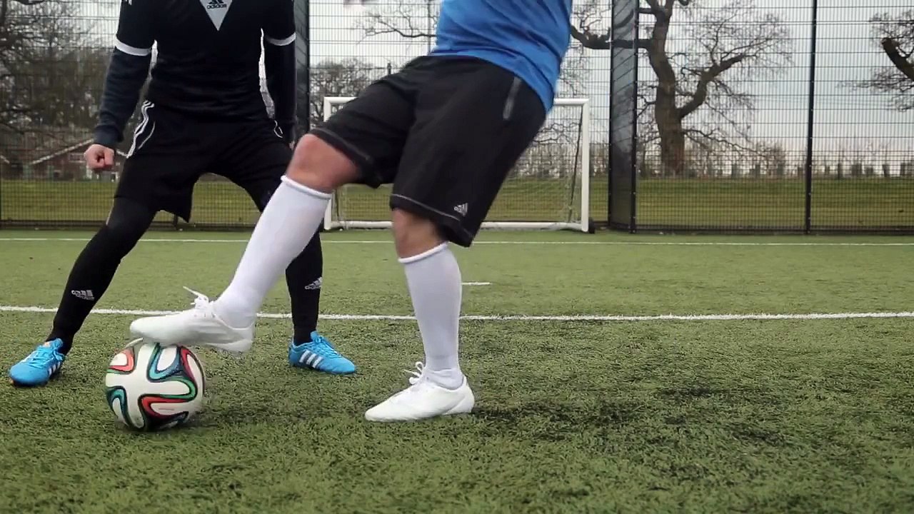Learn Football skills - Skill 2 - STR Pinball pass - STR skill School