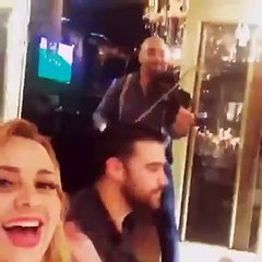 ‫منال عمارة شانعة كي العادة !!! ضاهر فيها قعدة -مزيانة- !!‬