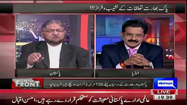 Indian Achor Trying to Escape When Fareed Paracha Mention Kashmir