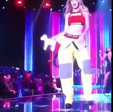 Gigi Hadid got Butt Slapped by Selena Gomez at the Victoria's Secret Fashion Show 2015