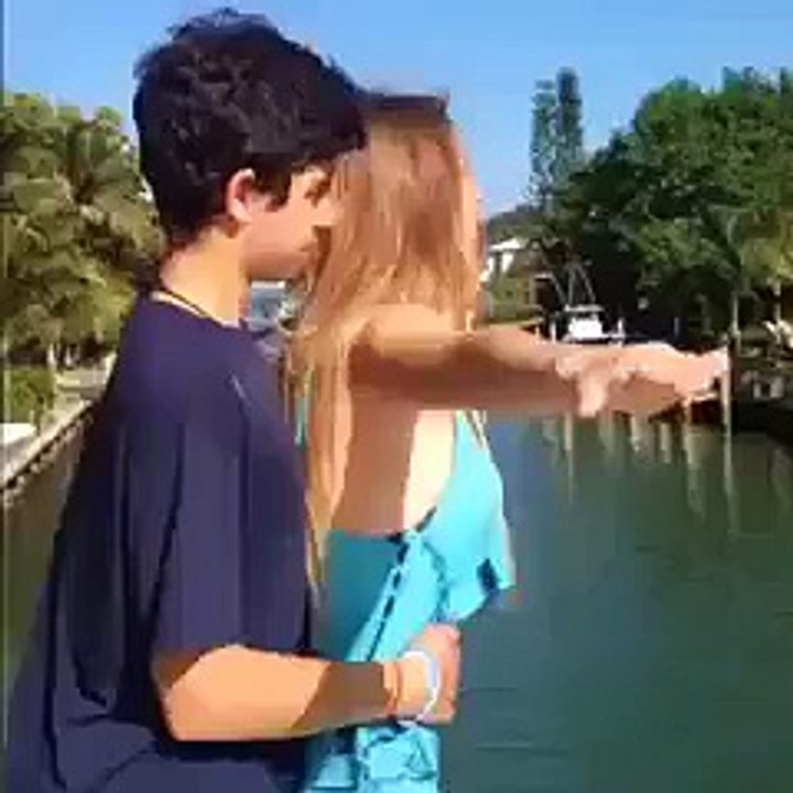 Taitanic kiss and so hot kiss