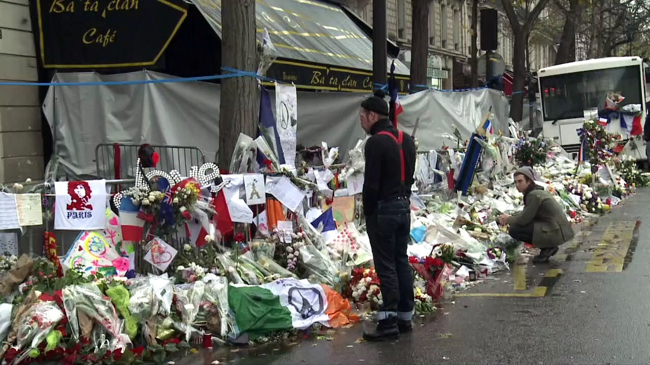 Banda que tocava no Bataclan volta ao local após atentados