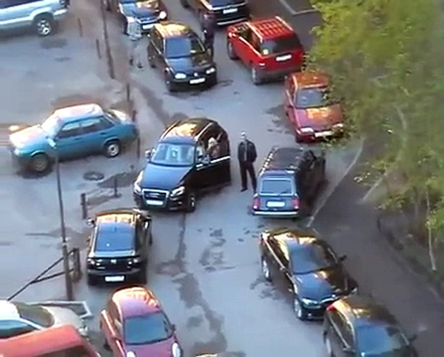 Так паркуются блондинки