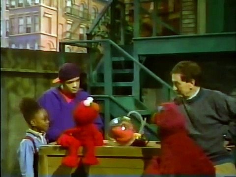 Sesame Street Wanda The Fish Visits