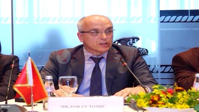 Zoran Tomiç: Mali i Zi model, ndërtesat 1 km nga bregu- Ora News- Lajmi i fundit-