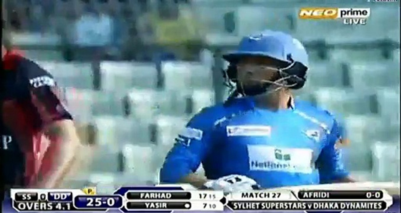 Shahid Afridi Bowling to Yasir Shah in BPL, See What Happened --