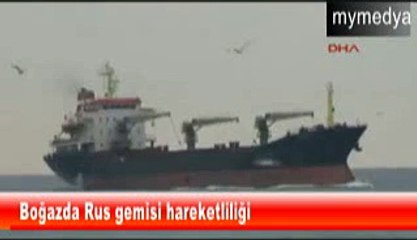 İstanbul Boğazı'ndan geçen Rus gemisindeki askerler dikkat çekti