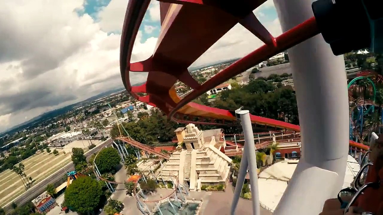 Quand un gosse s'éclate sur le jeu vidéo Roller Coaster Tycoon