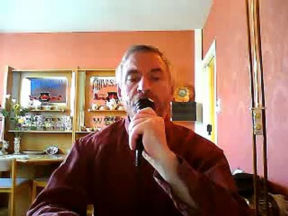 Липкин Генa Lipkin Genna исполняет караоке «А у нас во дворе есть девчонка» 1