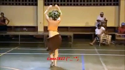 whatsapp very sexy girl showing bum dancng video 2015