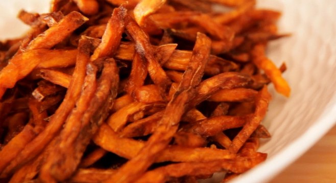 Recette des frites de patates douces au four - Gourmand