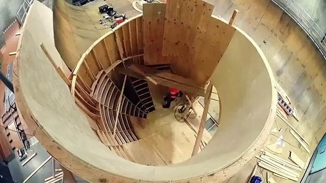 Action Cam - Tony Hawk Skates First-Ever Horizontal Loop - Sony