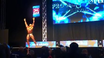 Bodybuilding dance with compitition