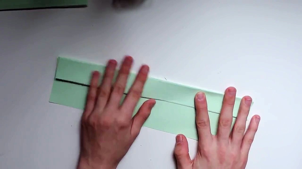 How To Make A Paper Gun That Shoots Rubber Bands (With Trigger). (Easy) (Full HD)