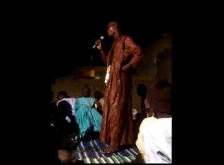 Vidéo - Un homme se fait tabasser en plein dahira par une femme. Regardez