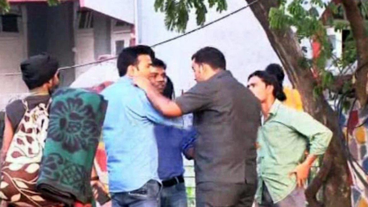 Salmans's fan slapped by his Bodyguard