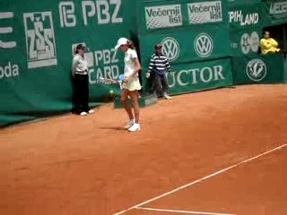 Petra Martic against Greta Arn in Zagreb