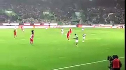 INSOLITE: Quand les fans du Sporting crient Slimani avant qu'il ne mette sa tête