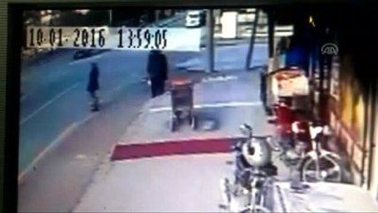 4 Kişinin Yaralandığı Trafik Kazası Güvenlik Kamerasıda