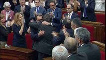 Puigdemont es  investido presidente catalán con los votos de JxSí y la CUP