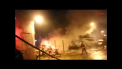 Fatih'te İş Makinesi Alev Alev Yandı...