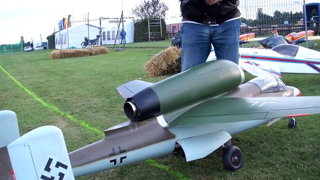 HEINKEL HE 162 GIANT SCALE RC TURBINE MODEL JET DEMO FLIGHT / Mega RC Airshow Göttingen 20