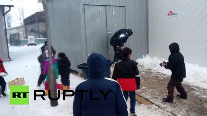 Snow Battle: Border police attacked by refugee children in Serbia