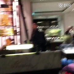 160110  WuYiFan - Burberry London Flagship Store Part.01